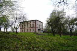 Nabídka historické budovy v centru Babiččina údolí